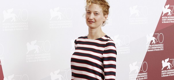 Alba Rohrwacher in abito corto