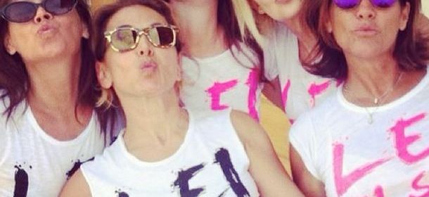 Barbara D'Urso lancia la t-shirt con la frase "Lei mi sta dicendo che ..." [FOTO]