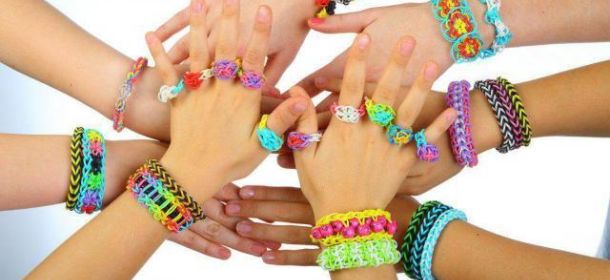 Raimbow Loom: i braccialetti con gli elastici tormentone dell’estate 2014