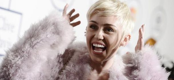 Miley Cyrus: i segreti per imitare il suo look stravagante e colorato