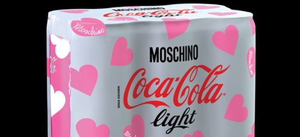 Moschino e Coca-Cola light insieme: arriva una limited edition fashion e romantica