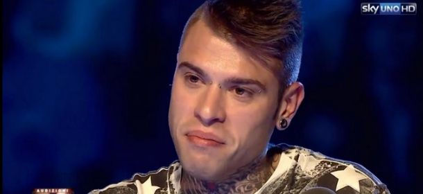 Fedez: il suo look "tatuato" a X-Factor 8 [FOTO]