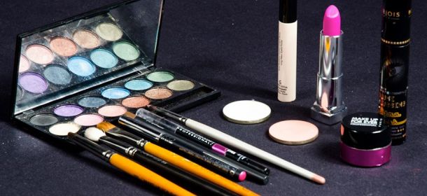 Make up: i 10 trucchi che non possono mancare dal tuo beauty case