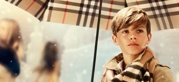 Burberry: Romeo Beckham giovanissimo modello della campagna natalizia [VIDEO]