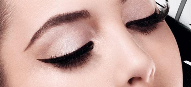 Eyeliner, ecco come applicarlo senza errori [TUTORIAL]