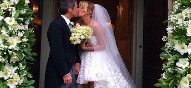 Alessia Marcuzzi, sposa fashion in Giambattista Valli: abito troppo corto?