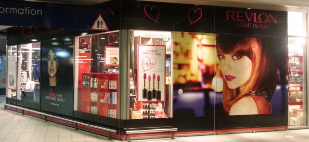 Revlon: nuovo temporary store alla stazione centrale di Napoli. Scopri Love is On