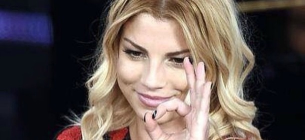 Sanremo, Emma Marrone criticata per il look. Lei si prende la rivincita [FOTO]