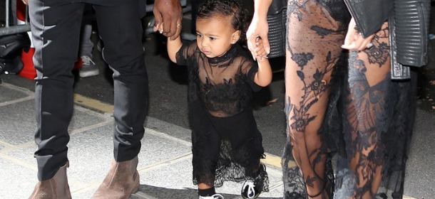 North West, la figlia di Kim Kardashian ha un anno e mezzo e un guardaroba da icona [FOTO]