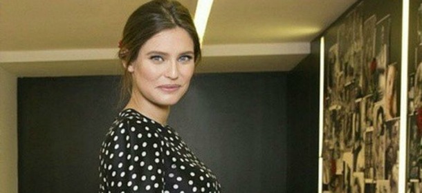 Bianca Balti, il look premaman: abitini a pois e pull animalier [FOTO]