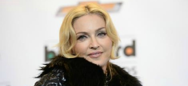 Madonna in Les Copains per il video #AskMadonna: su Instagram si parla con lei