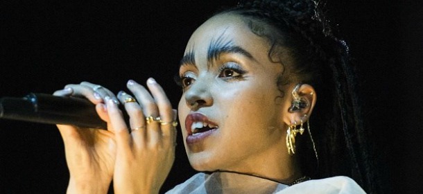 FKA Twigs: lo stile afro-gotico della nuova fiamma di Robert Pattinson