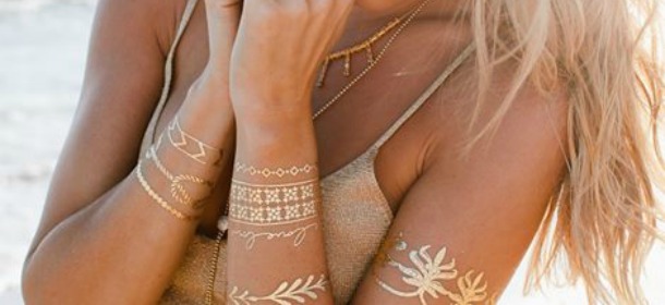 Flash tattoo: bracciali e collane effetto 3D si imprimono sulla pelle