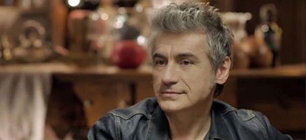 Ligabue dopo 25 anni di musica: "Provo tenerezza per quel look che credevo solo mio"