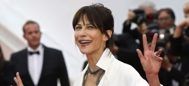 Sophie Marceau e le mutande color carne: a Cannes sale la temperatura