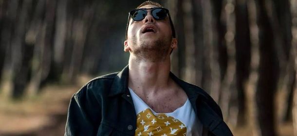 Mattia Briga: i look "di carattere" del rapper di Amici [FOTO]