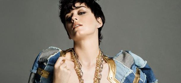 Moschino: Katy Perry è la nuova testimonial tra patchwork e catene