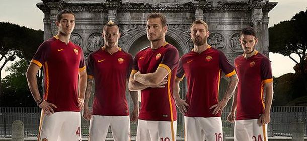 L'As Roma svela la nuova maglia: una divisa da veri centurioni [FOTO]