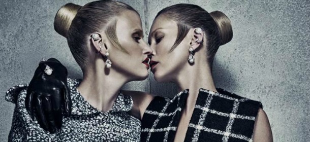 Kate Moss e Lara Stone austere e sensuali nella nuova campagna Balenciaga