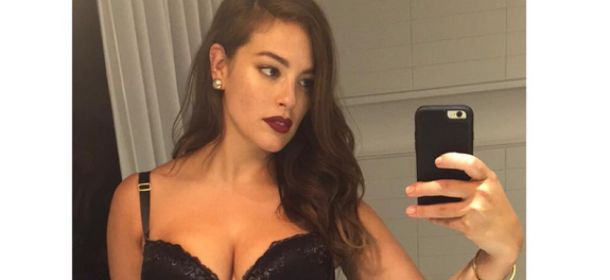 La curvy Ashley Graham: "Prima mi odiavo, mi vedevo brutta, grassa e disgustosa"