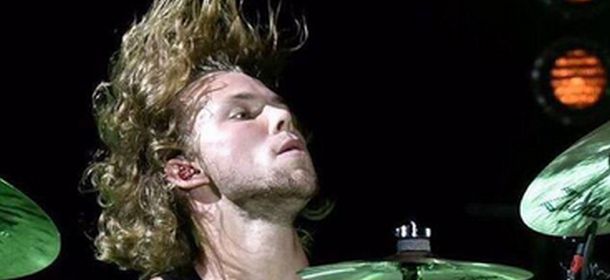 Ashton Irwin dei 5SOS si è tagliato i capelli. Il popolo del web si divide [FOTO]