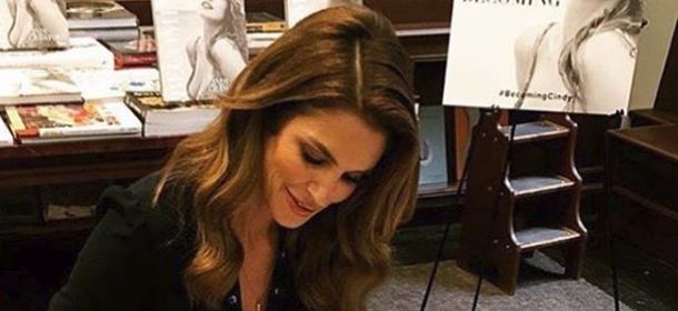 Cindy Crawford in versione acqua e sapone: la foto senza trucco