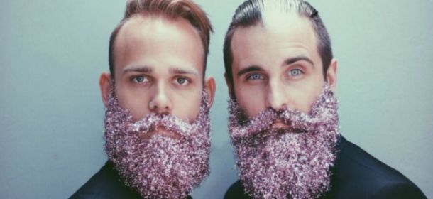 Barba glitterata, la nuova tendenza del mondo hipster per Natale