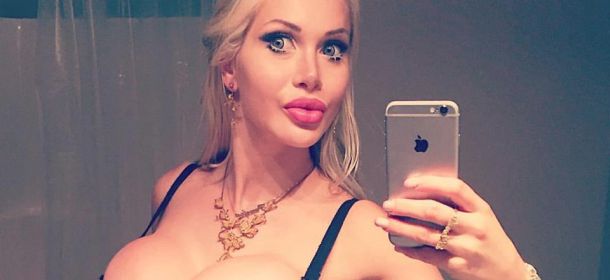 Pixee Fox, la modella si fa togliere sei costole per assomigliare a Jessica Rabbit [FOTO]