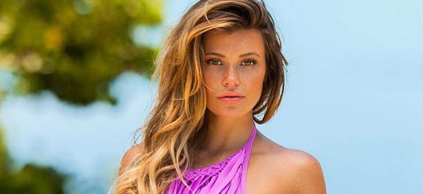 Samantha Hoopes "mostra" il lato B: pronta a conquistare il web come Lucia Javorcekova?