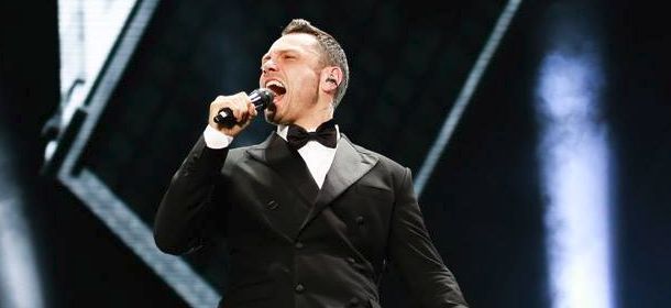 Tiziano Ferro, t-shirt e altri gadget falsi venduti al concerto di Acireale