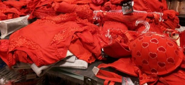 Capodanno, perché si indossa la lingerie rossa?