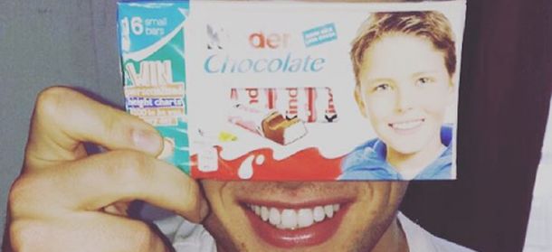 Josh Bateson, l'ex bambino della Kinder ha un futuro come modello? [FOTO]