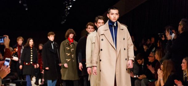 Burberry Prorsum omaggia David Bowie nel corso della London Fashion Week [FOTO]