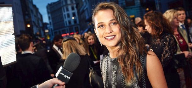 Bafta 2016, i look delle star sul red carpet. Alicia Vikander trionfa sui social network