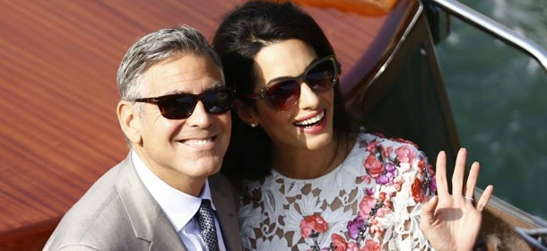 Amal Alamuddin sceglie l'oro e l'argento