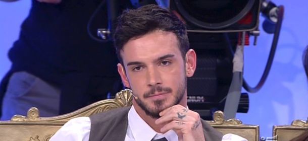 Lucas Peracchi e quel look che divide il pubblico [FOTO]