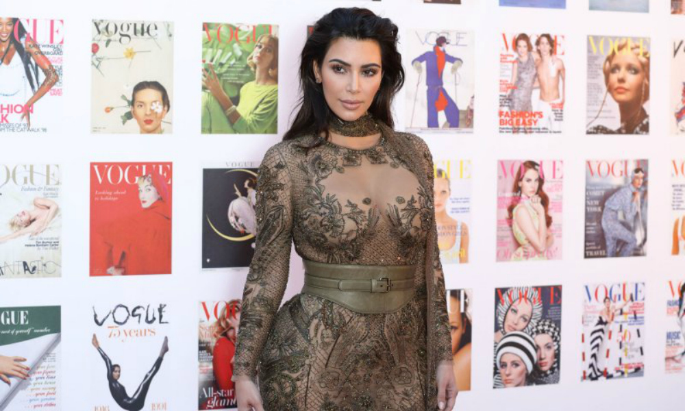 Scandalosa Kim Kardashian: sotto il vestito niente