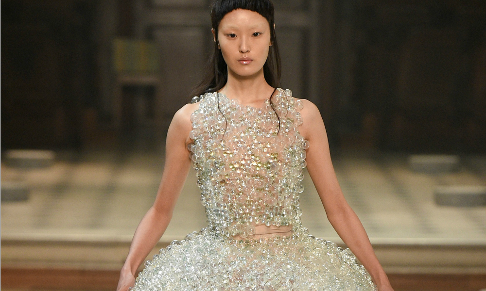 Lo stile surreale di Iris Van Herpen