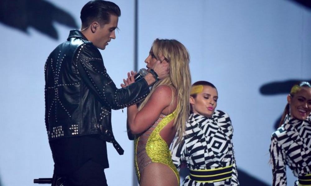 Britney Spears in giallo Titti ai MTV Video Music Awards 2016 [VIDEO]