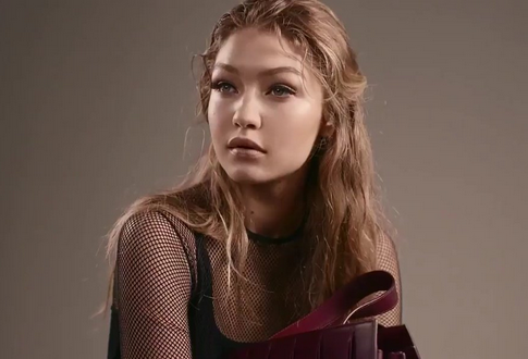 Gigi Hadid protagonista della campagna Accessori MaxMara 2016-2017 [VIDEO]