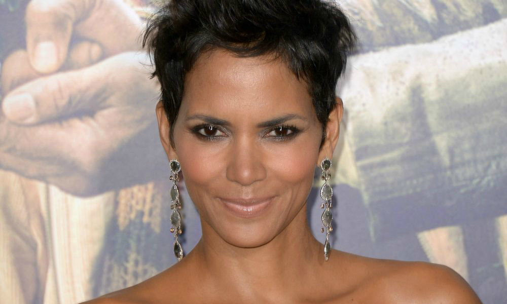 Halle Berry: compie 50 anni la Catwoman più sexy