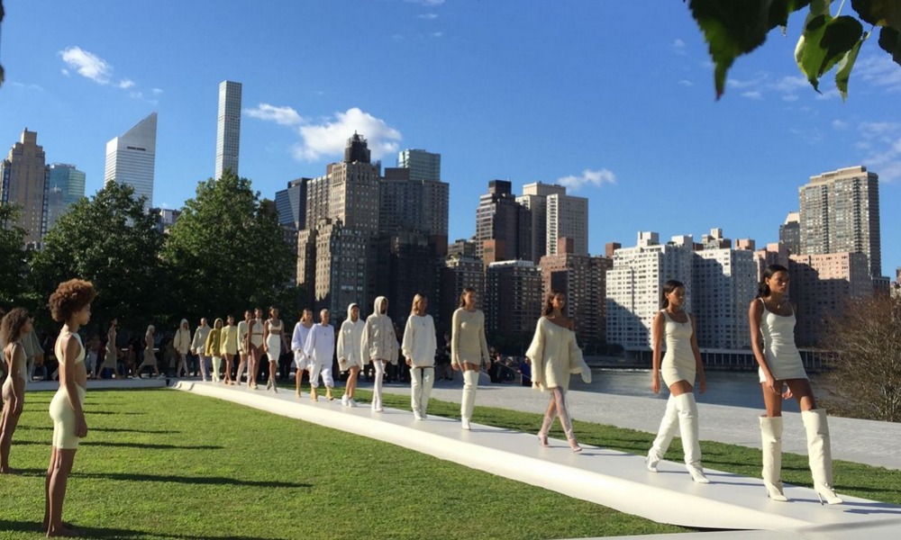 New York Fashion Week: La sfilata di Kanye West incanta, presenti tutte le Kardashian