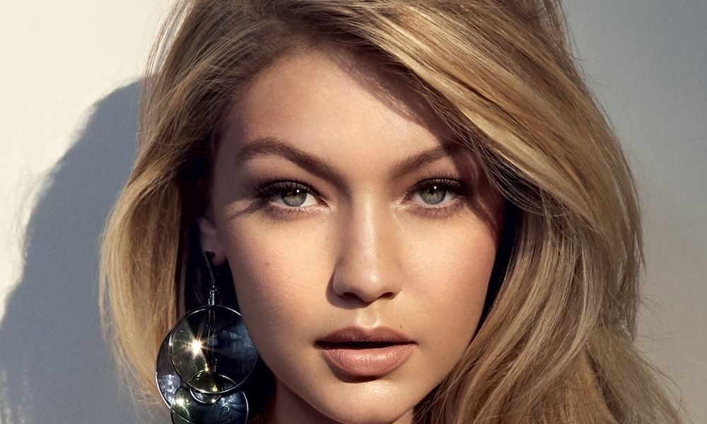 Gigi Hadid nuda Verscae