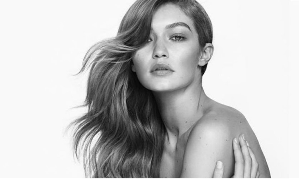 Gigi Hadid nuda