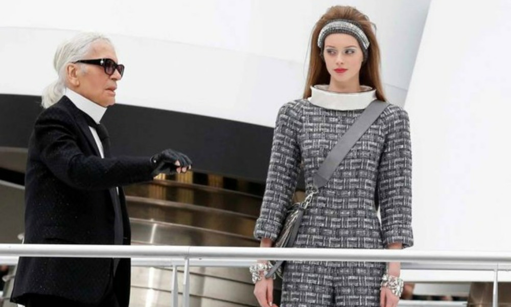 Paris Fashion Week, l'astronave di Chanel porta la moda tra le stelle