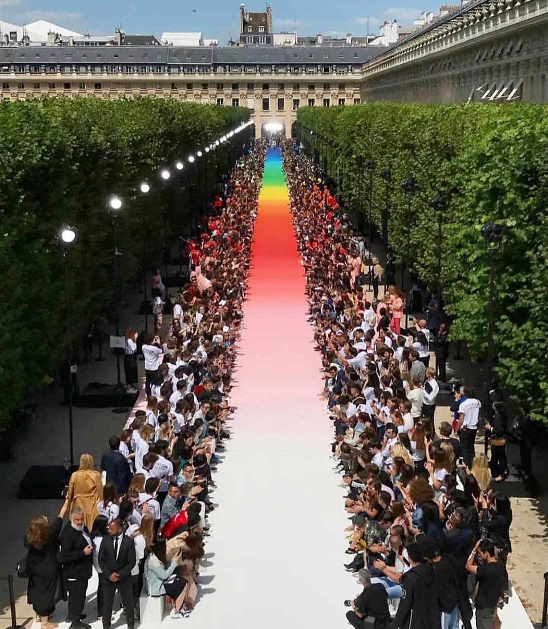 Virgil Abloh: Louis Vuitton ss19 collezione arcobaleno, foto e video - VelvetStyle