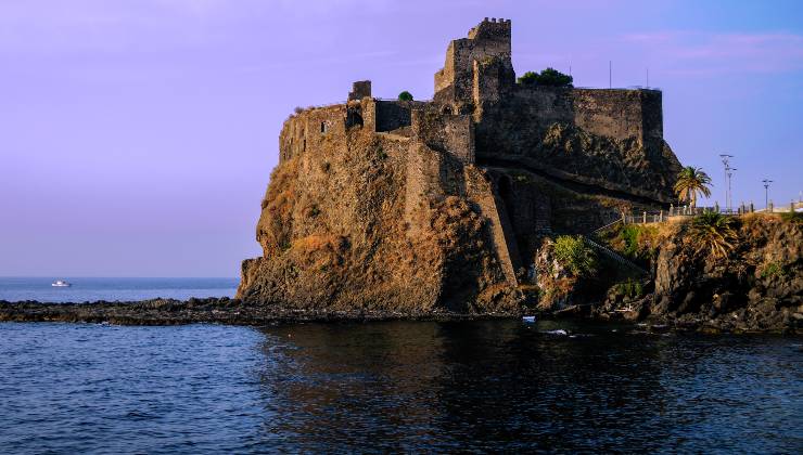 Aci Castello è una meta meno mainstream nel catanese