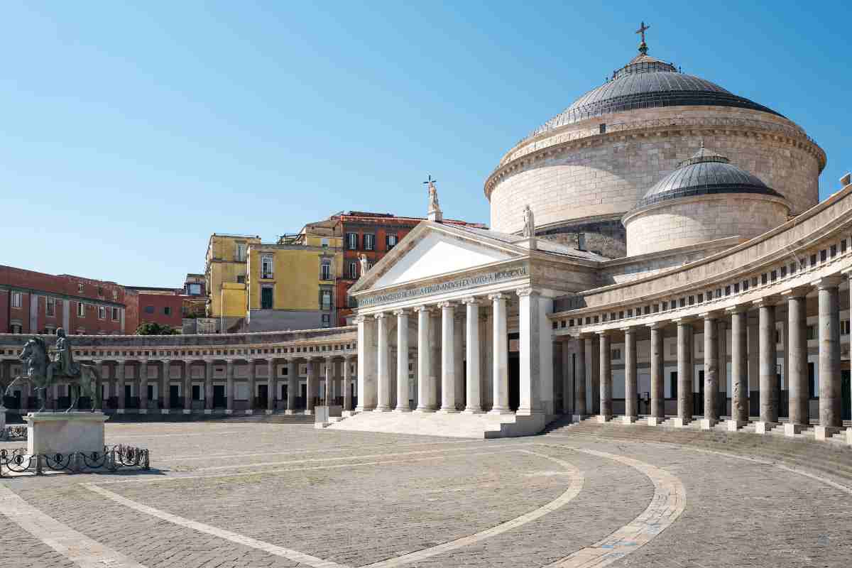 Napoli piazza plebiscito