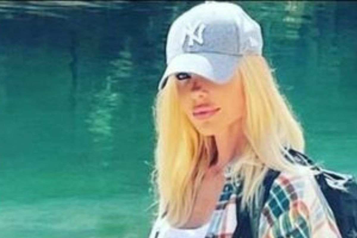 Ilary Blasi outfit montagna