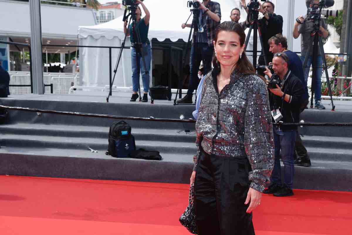 charlotte casiraghi cambio look come mamma Carolina